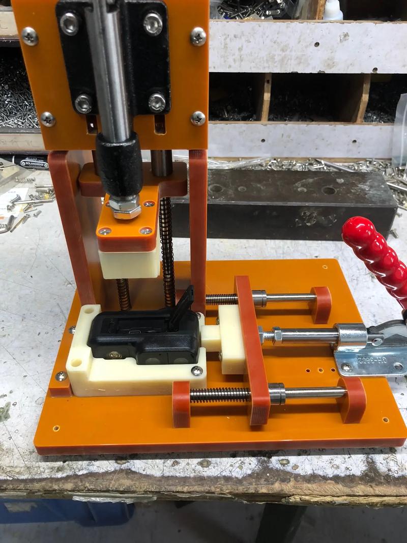 SMT贴片托盘及焊接夹具全解析 测试架、过炉治具与锣丝机焊锡机托盘的应用